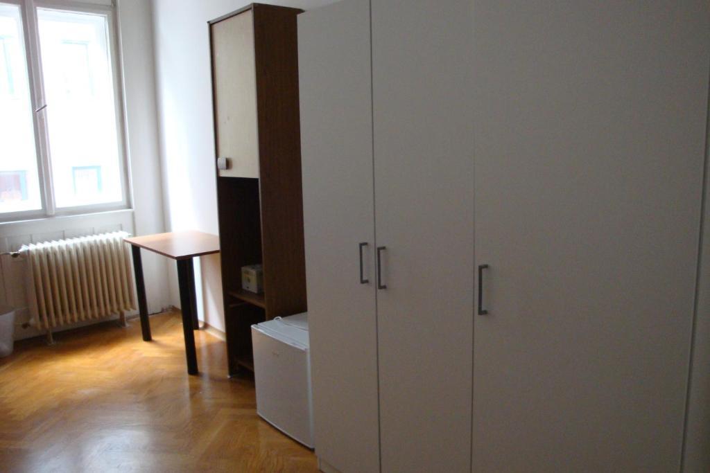 Hostal Dbc *